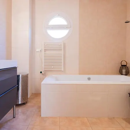 Luxury At 4 Star Apartment